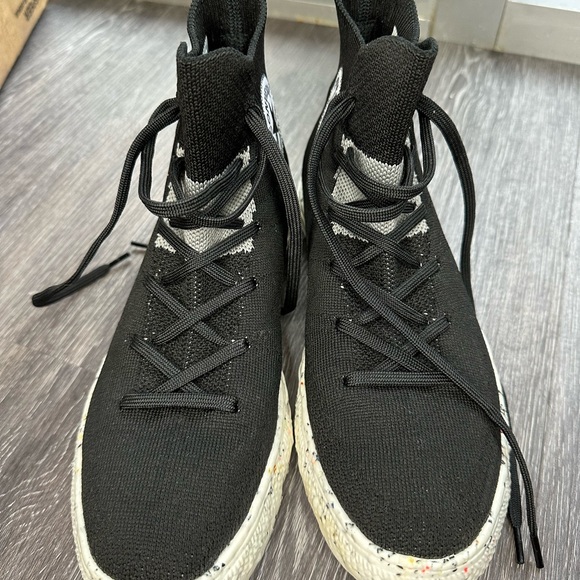 Knit Converse, Women’s size 8 - Picture 6 of 7